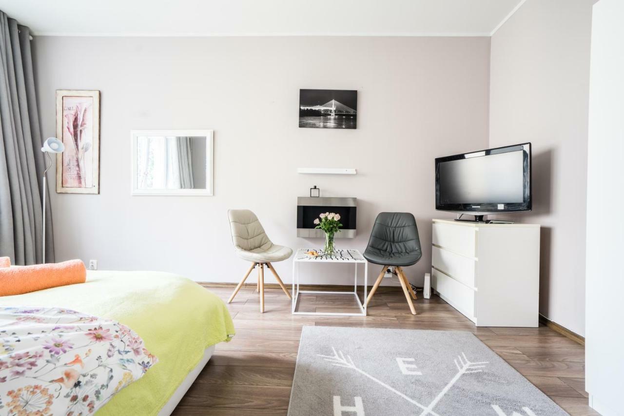 Sunny Wisla River Apartment Warschau Buitenkant foto